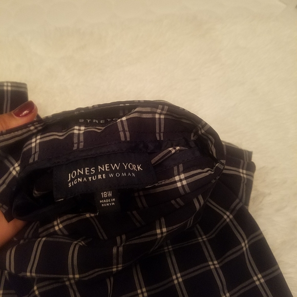 Bermuda Shorts - Picture 4 of 5